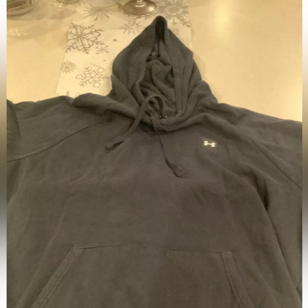 Men’s under Armour hoodie